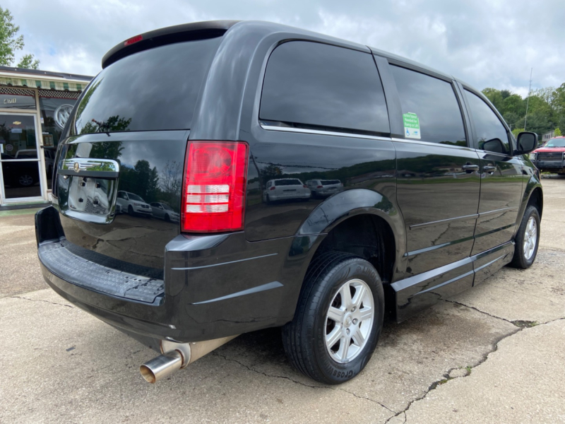 Chrysler Town & Country 2010 price $11,995