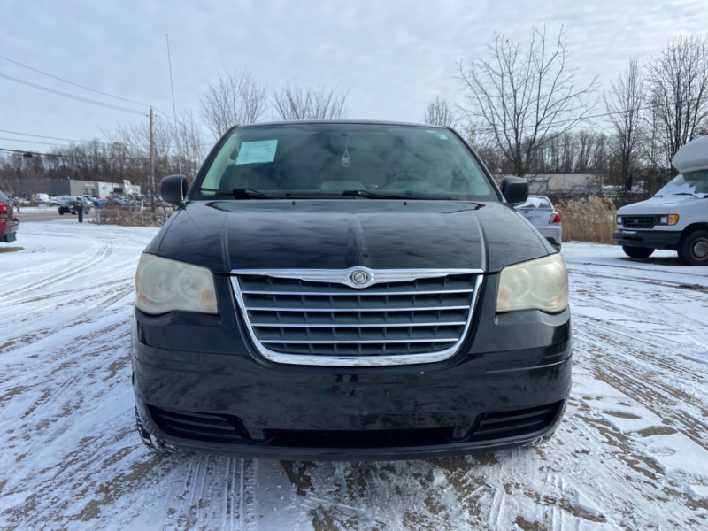 Chrysler Town & Country 2010 price $12,995