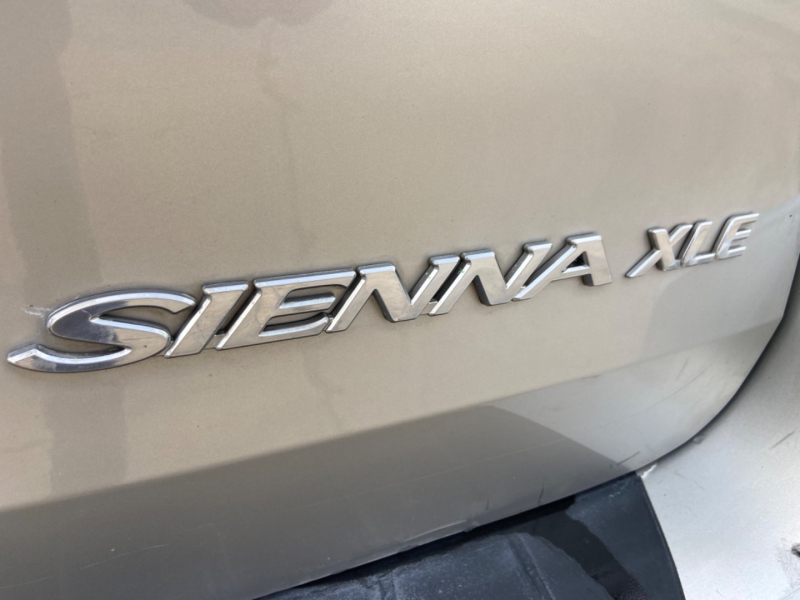 Toyota Sienna 2006 price $11,995