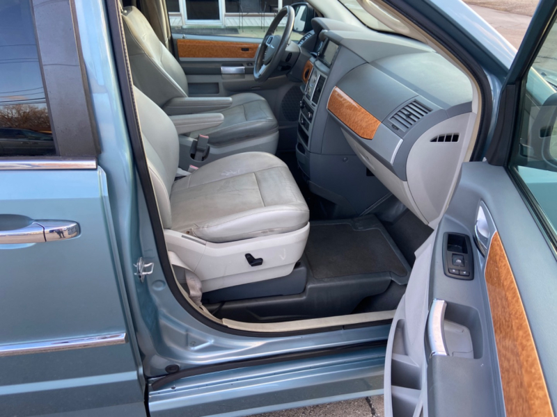 Chrysler Town & Country 2010 price SOLD