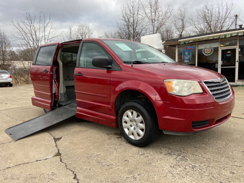 Chrysler Town & Country 2008 price $12,995