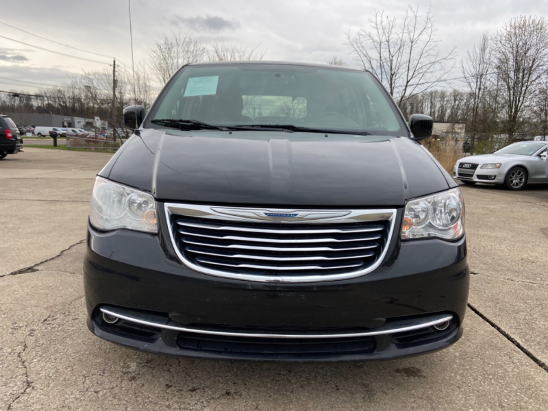 Chrysler Town & Country 2015 price SOLD