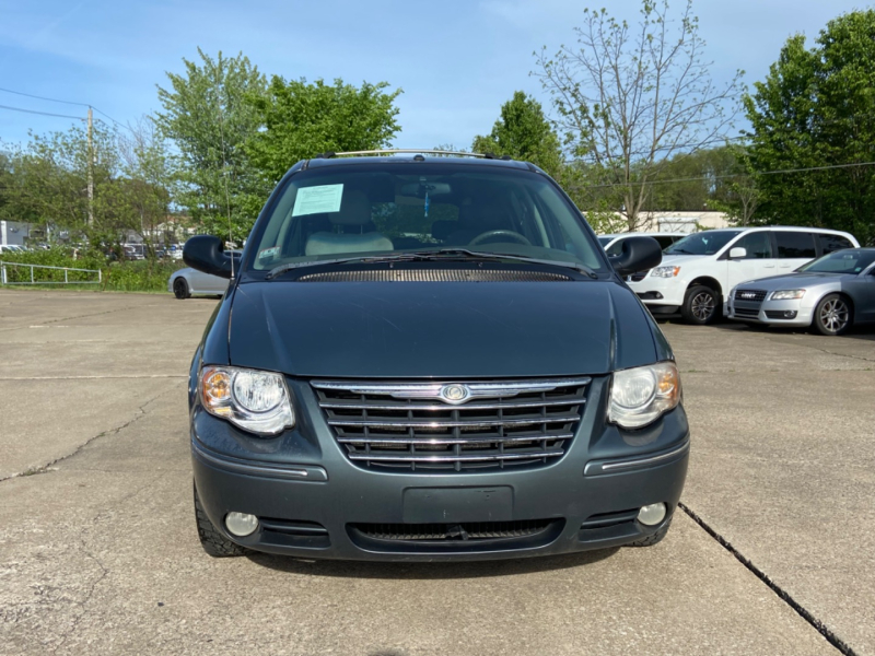 Chrysler Town & Country 2006 price SOLD