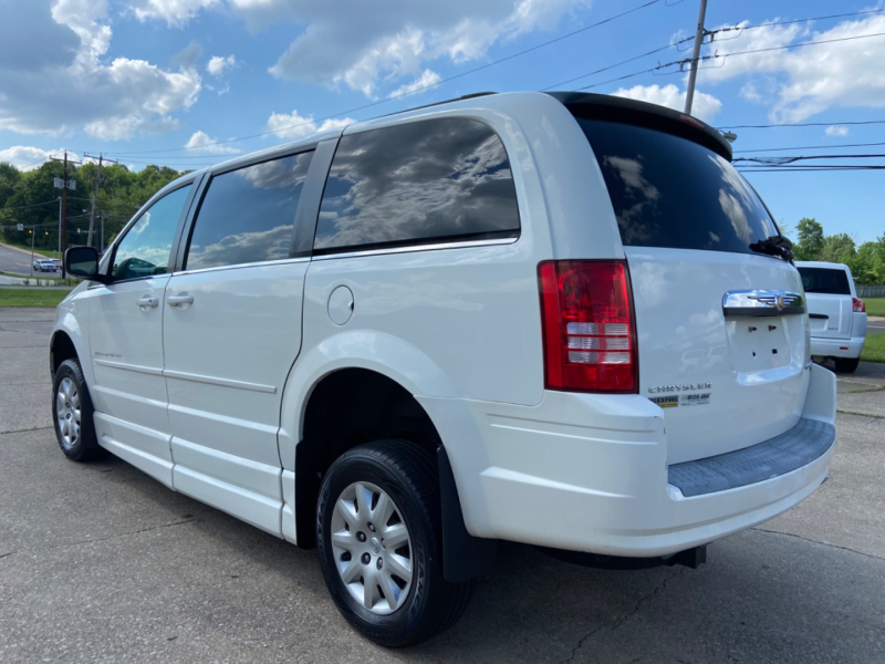 Chrysler Town & Country 2009 price SOLD